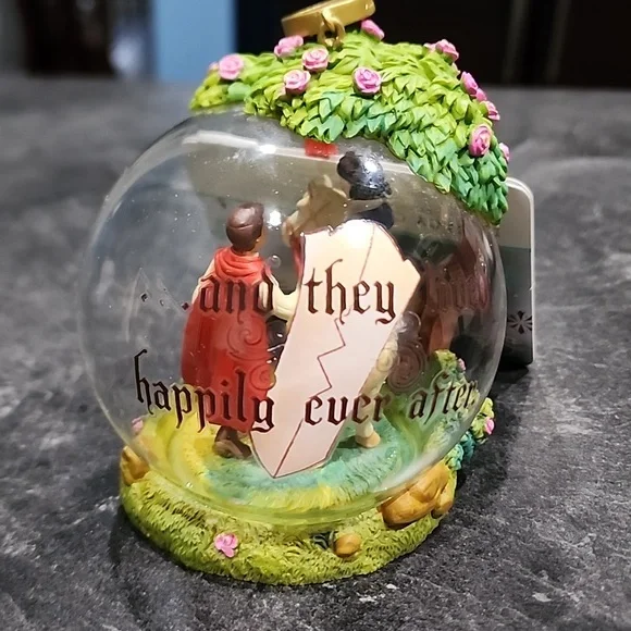 Disney sketchbook ornament - Picture 3 of 4